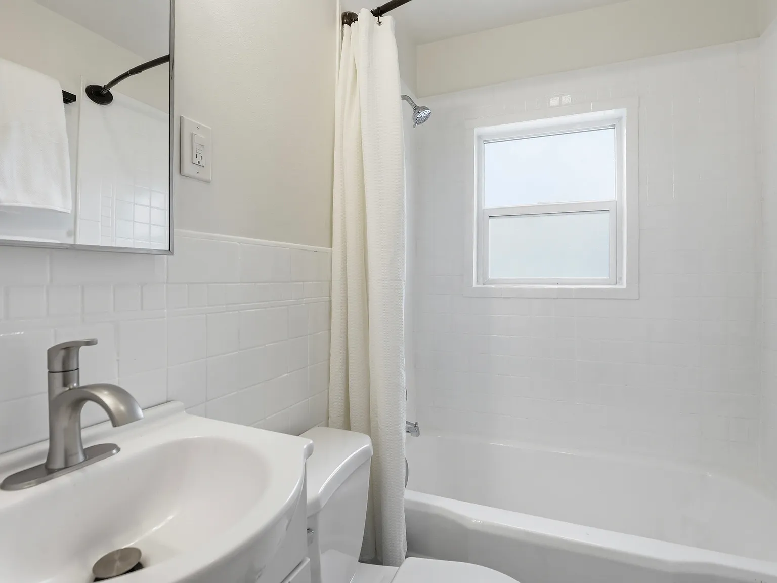 2 bed, 1210 sqft, $2,500 — Photo 4