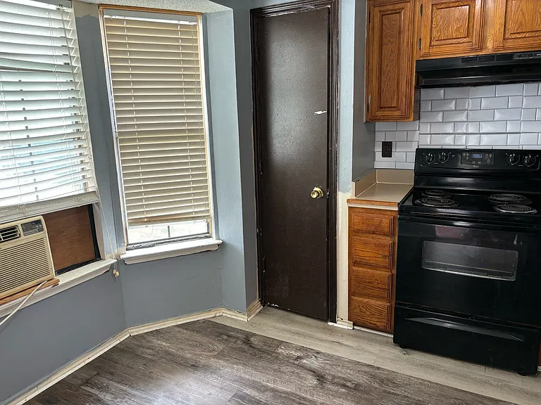 1368 Old Jamestown Ct — Photo 6