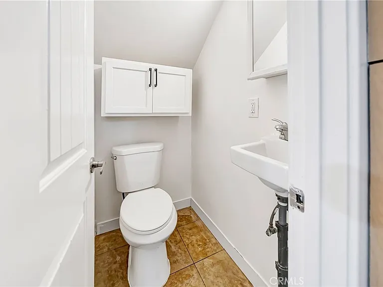 6827 Simpson Ave #4 — Photo 11