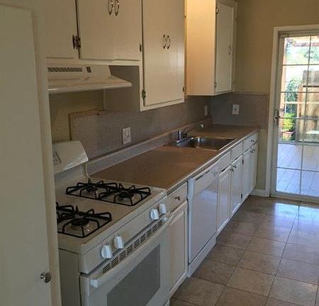 3rd image of 374 Raymond Dr