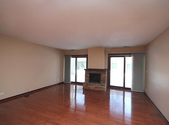 4th image of 2S416 Emerald Green Dr Unit D