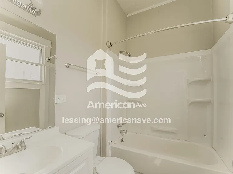 17911_014_bathroom_13657251.jpg