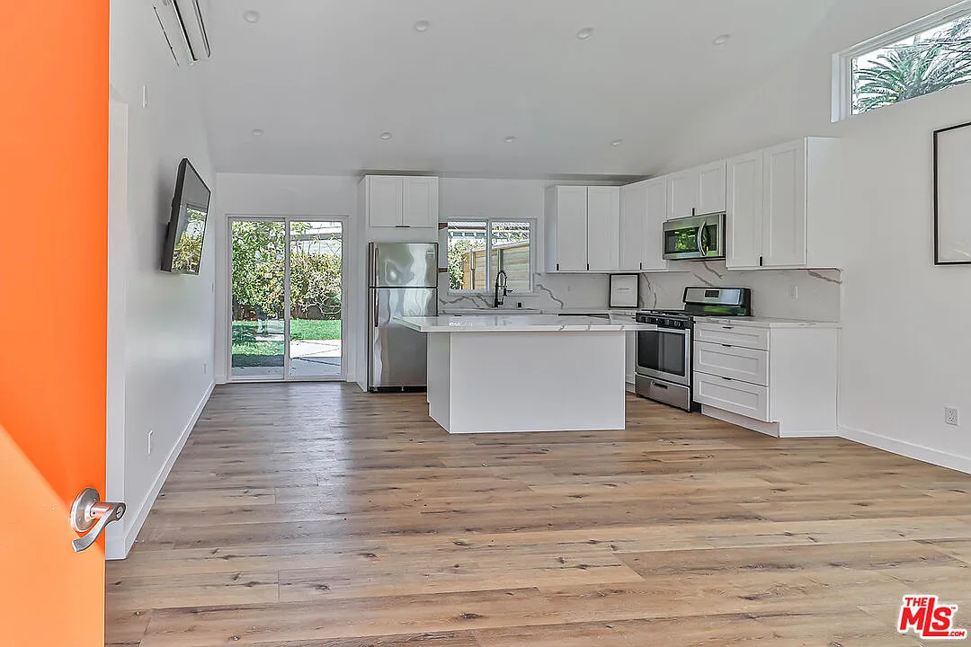 1 bed, 1.5 bath, $3,450 — Photo 3