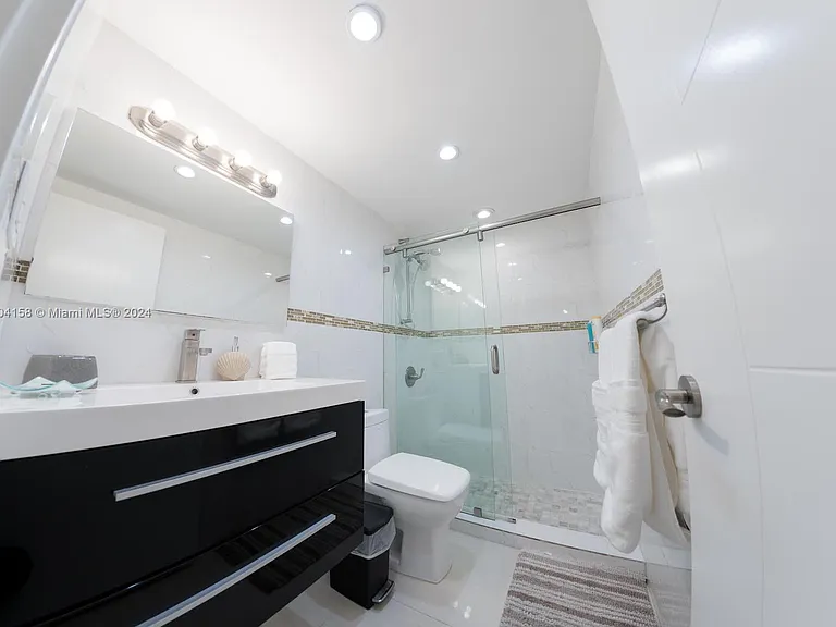 5601 Collins Ave #1603 — Photo 7