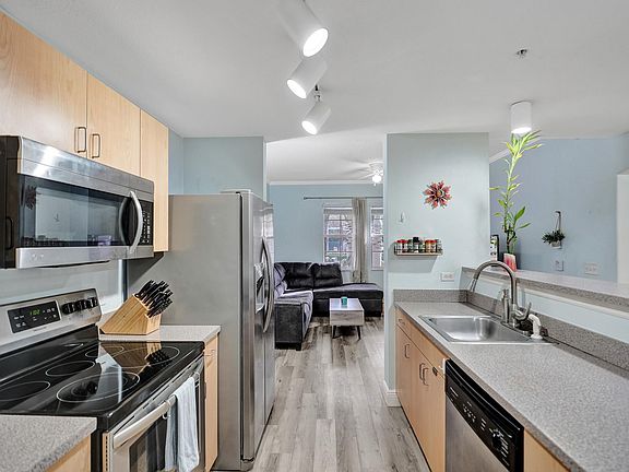 5th image of 533 NE 3rd Avenue #116