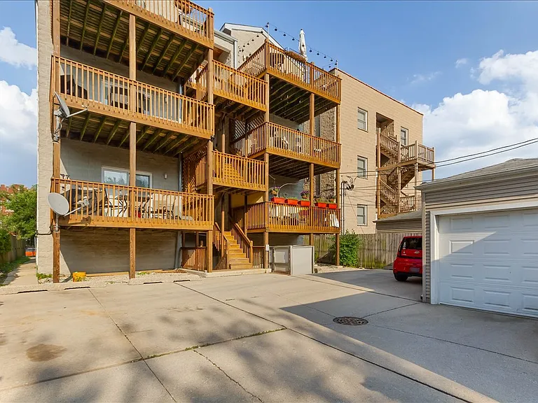 7028 N Ridge Blvd #2S — Photo 22