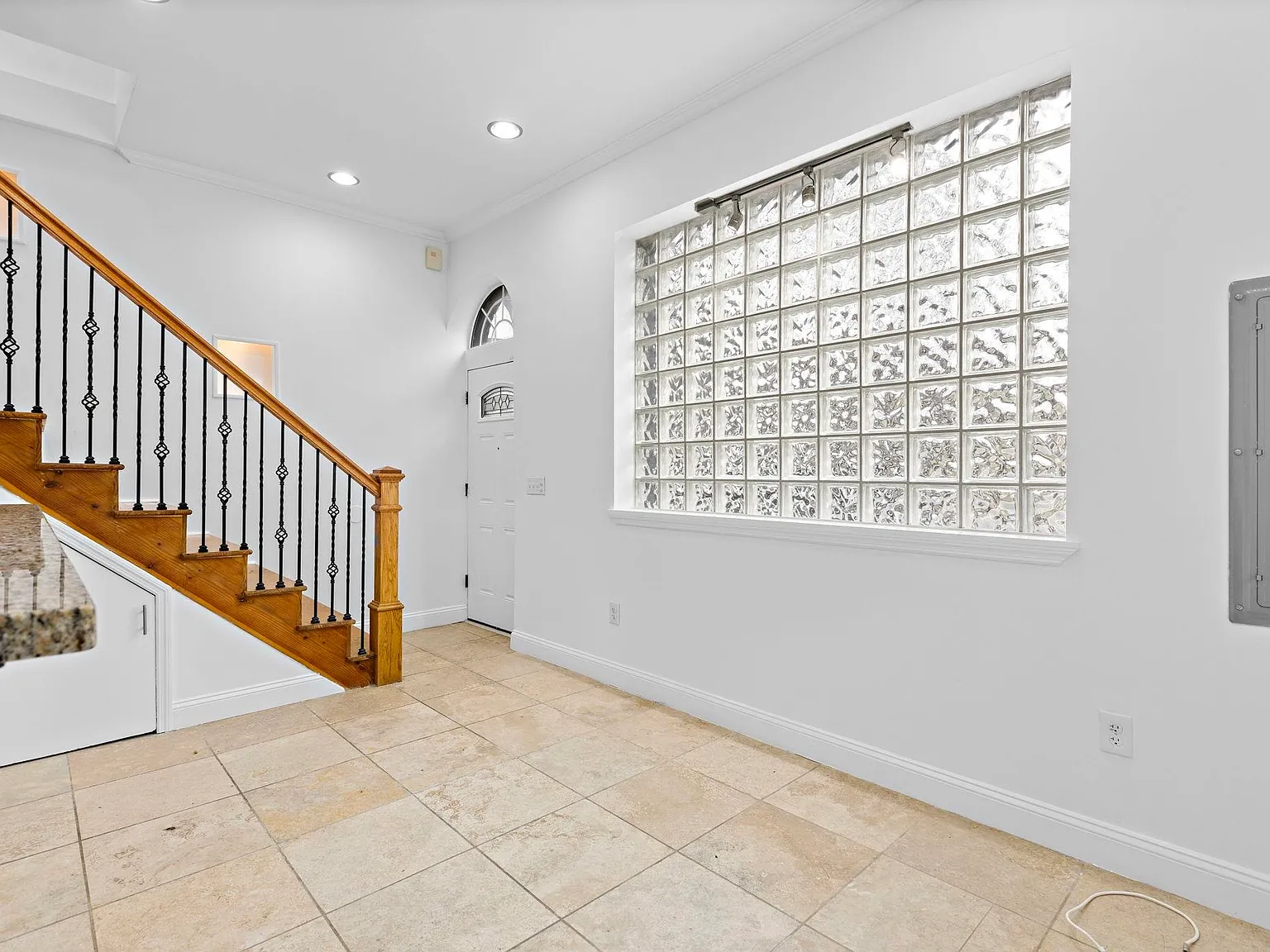 2 bed, 1.5 bath, 1008 sqft, $2,850 — Photo 3