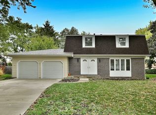 418 Surrey Ln, Lindenhurst, IL 60046