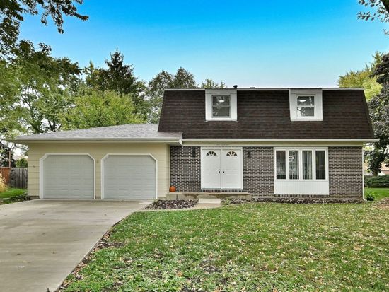 418 Surrey Ln, Lindenhurst, IL 60046