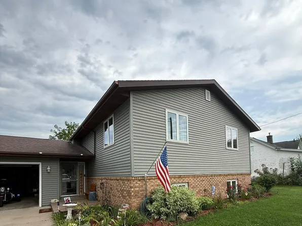 910 G Ave, Vinton, IA 52349