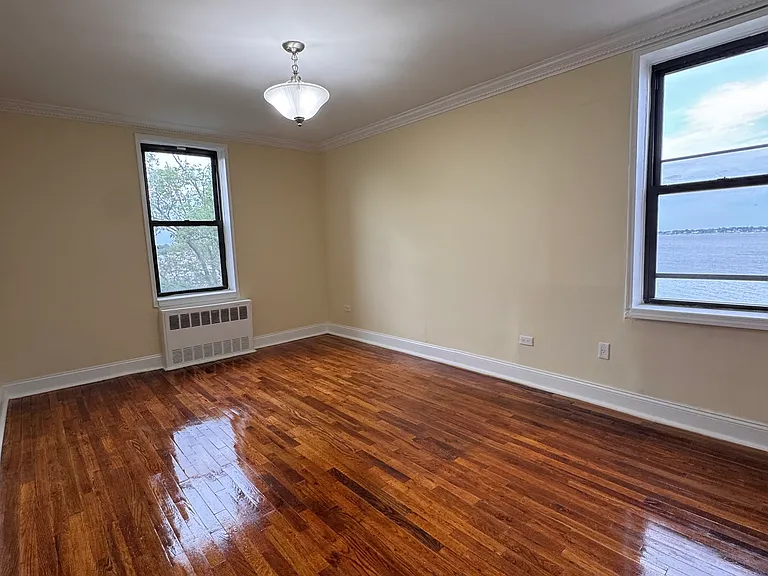 3255 Randall Ave — Photo 5