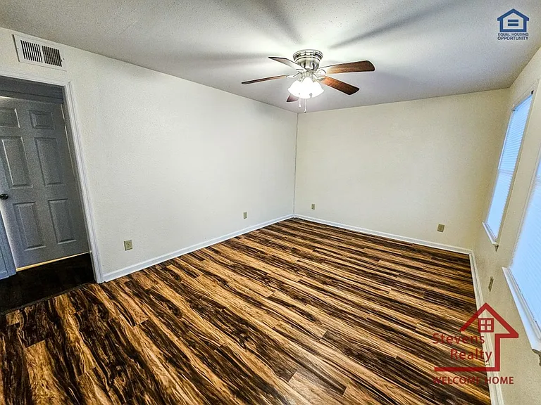 Skyline Apartments — Photo 22