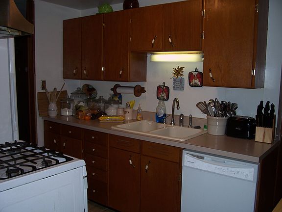 5th image of 1505 S Greenlawn Ave