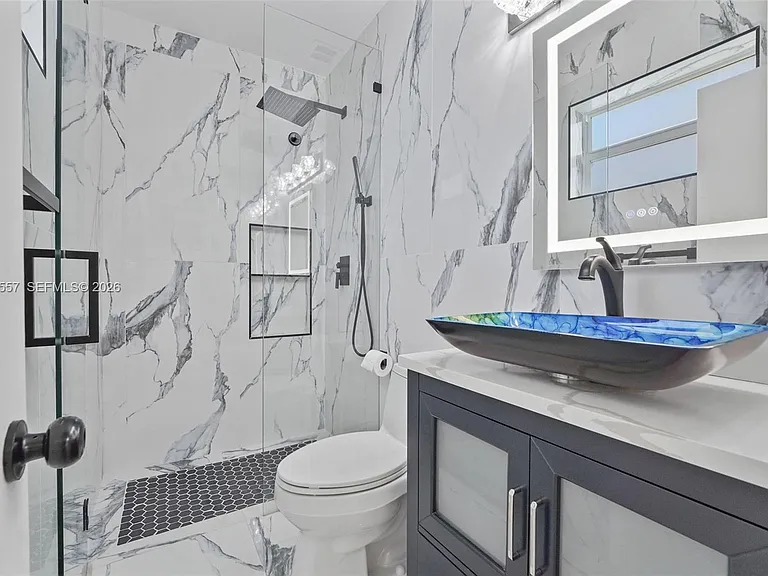 8927 Carlyle Ave — Photo 10