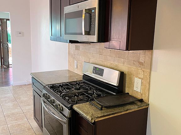 5th image of 1527 Navarro Ave
