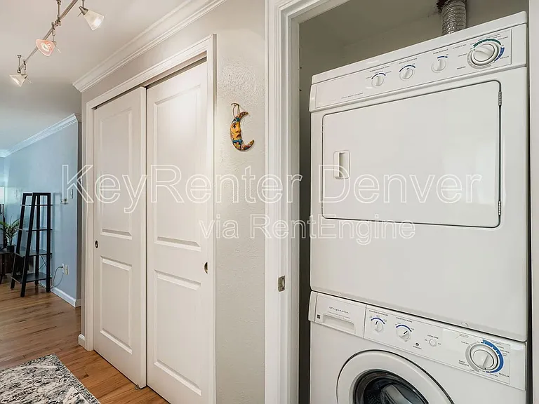 1327 N Steele St #203 — Photo 17