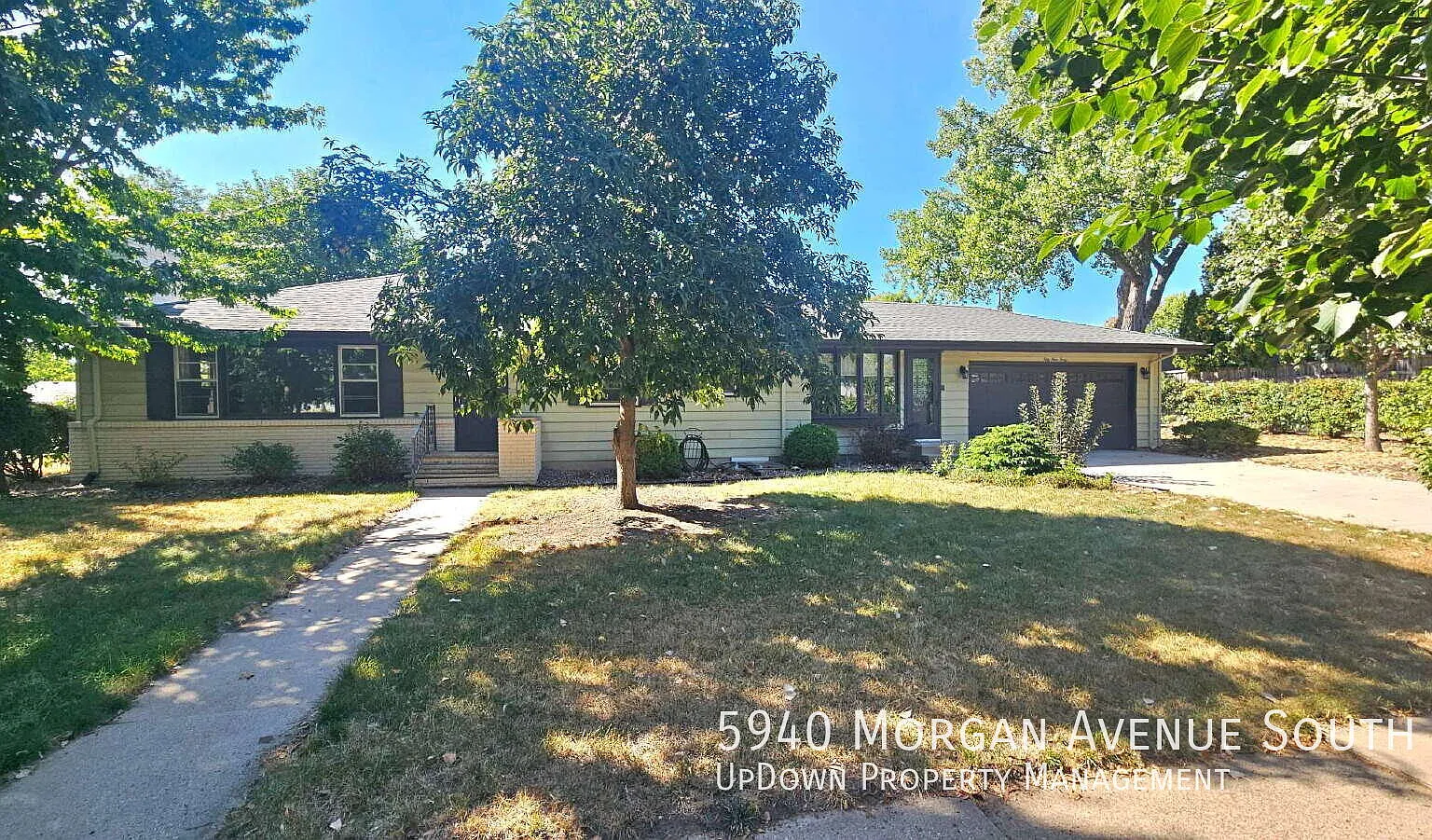 Amazing 4-Bedroom Retreat with 2 Full Baths and 2400 Sq Ft of Space in Minneapolis. — Photo 1