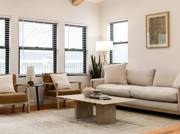 665 E Ridge Rd, South Lyon, MI 48178