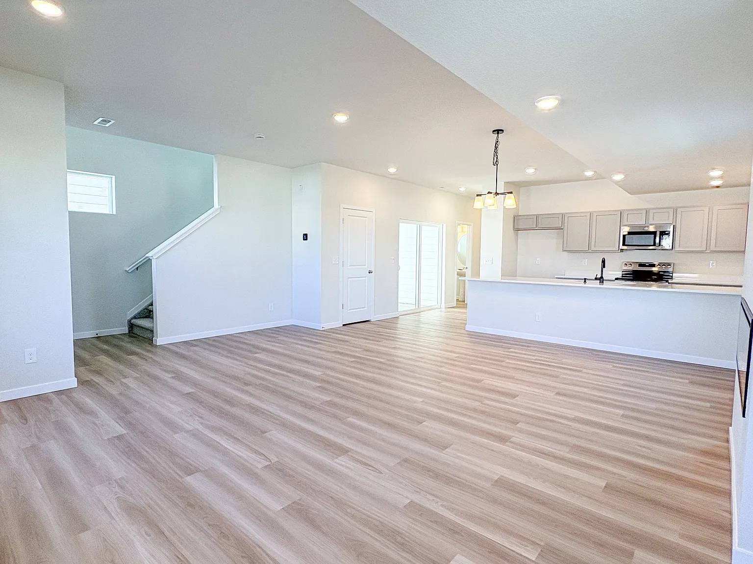 3 bed, 2.5 bath, 1700 sqft, $2,700 — Photo 2