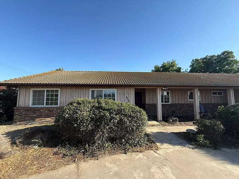 933 E Lincoln Ave — Photo 13