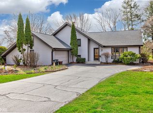 6305 Hidden Oak Dr, Crystal Lake, IL 60012