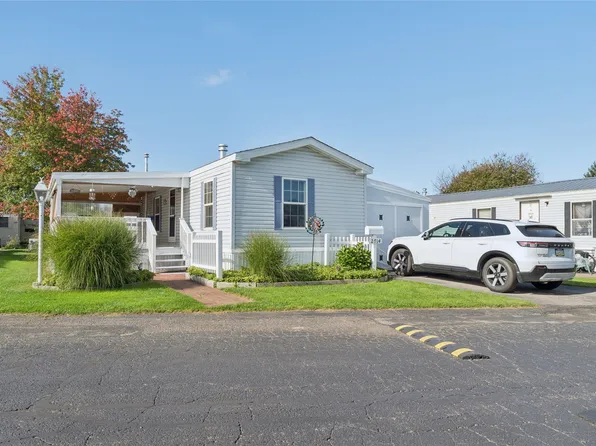 2714 Greencrest Dr, Erie, PA 16506