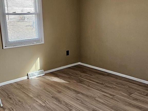 3rd image of 16506 Ridge Rd