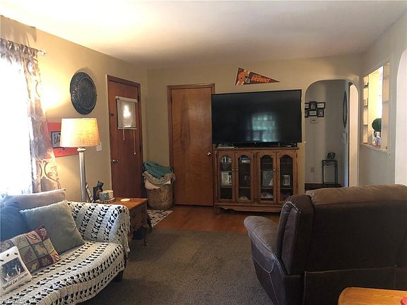 3rd image of 214 Belmont Ave
