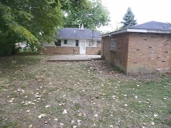 2nd image of 355 Blackhawk Dr
