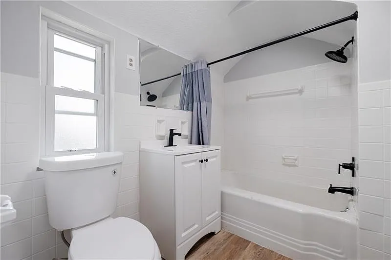 3 bed, 1232 sqft, $1,800 — Photo 3