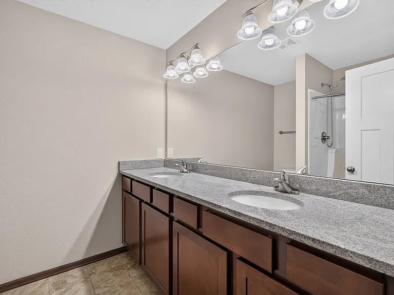 5302 SE 24th St — Photo 14