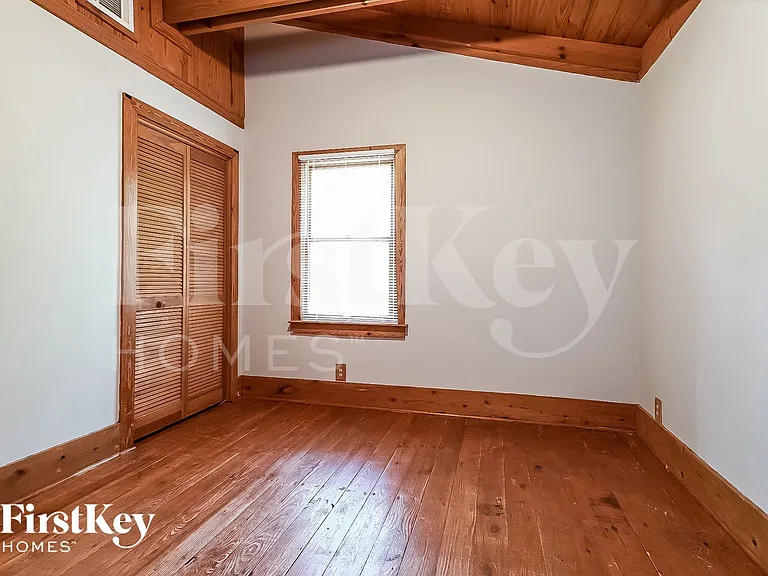 4490 Wallace Cir — Photo 9