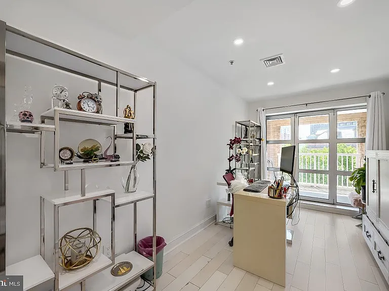 250 President St #211 — Photo 2