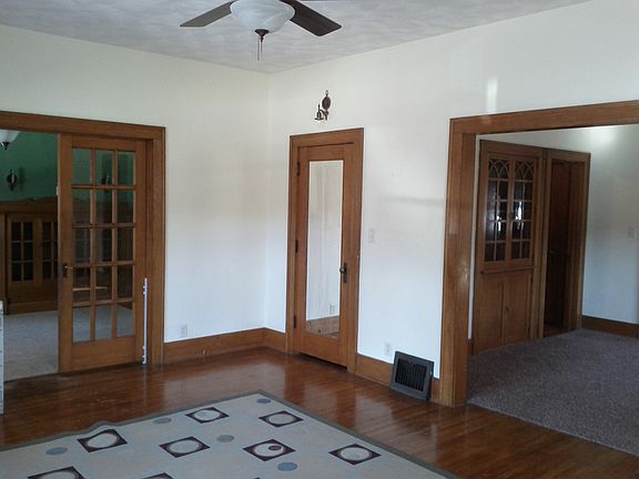 2nd image of 3224 Holdrege St