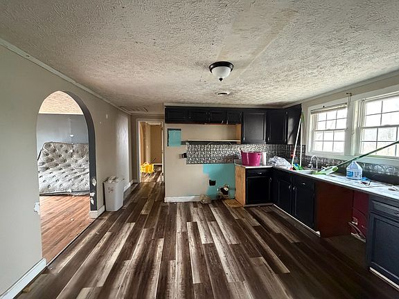 3rd image of 9830 Caneyville Rd