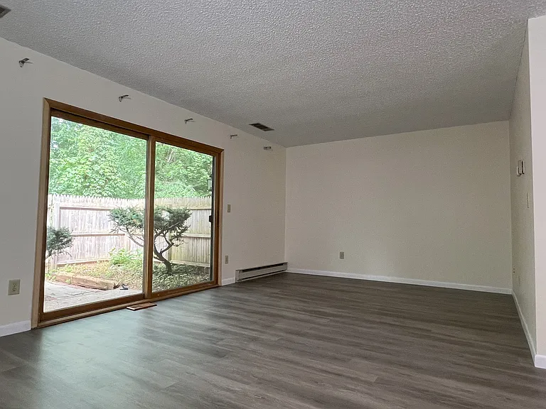 120 Knollwood Ter — Photo 8