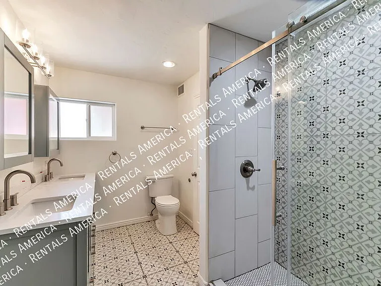 2250 E La Mirada St — Photo 20