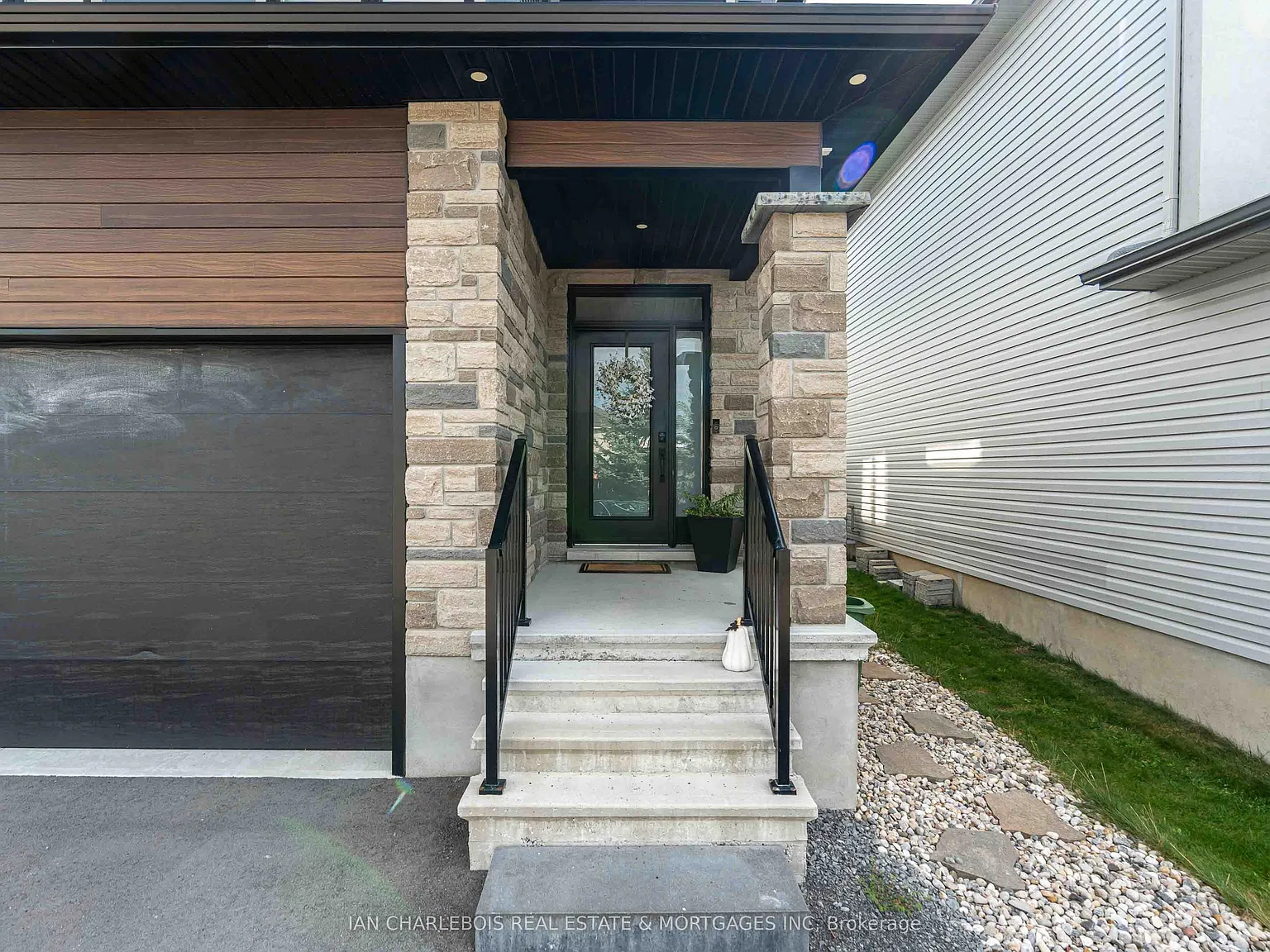 3 bed, $2,495 — Photo 2