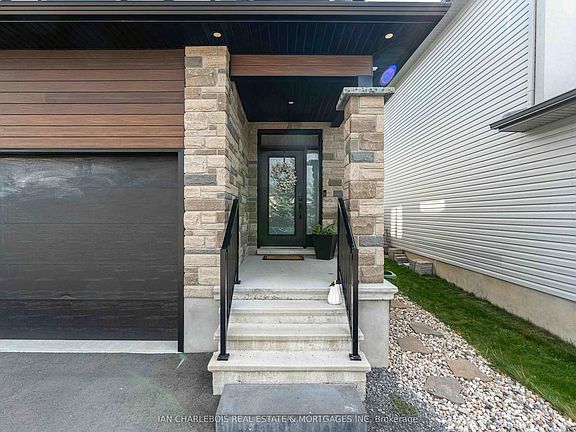 2nd image of 846 Rockson Cres #A