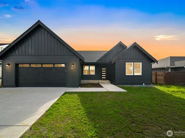 710 E 4th St, Nooksack, WA 98276