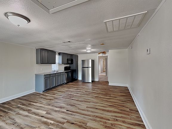 3rd image of 517 Isbell Rd