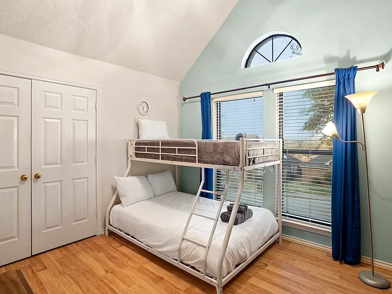 1424 Cobblestone Dr — Photo 30
