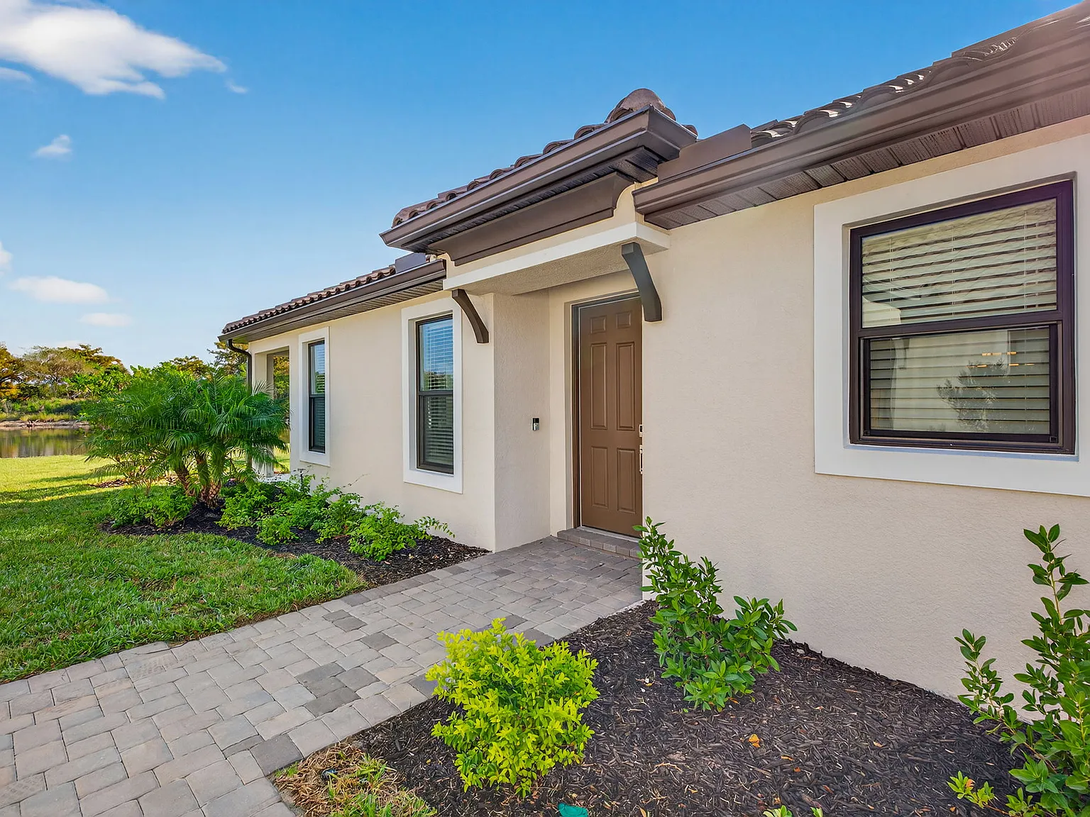 3 bed, 1900 sqft, $10,000 — Photo 3