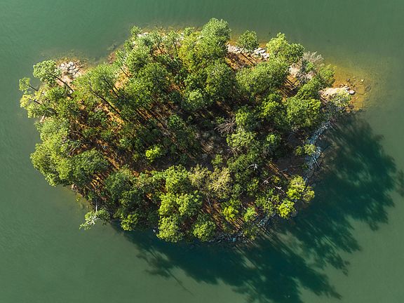 4th image of Island