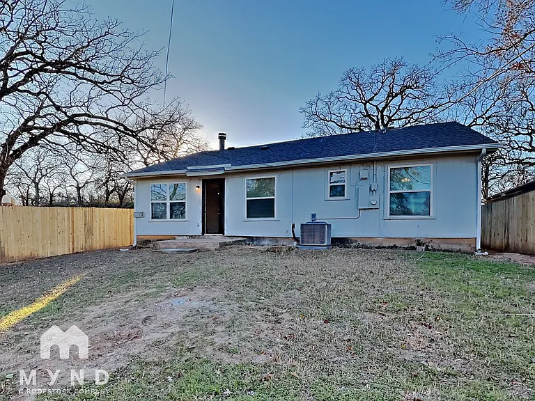 915 Winnie St — Photo 19