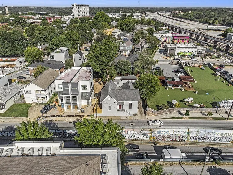 74 Boulevard SE — Photo 10