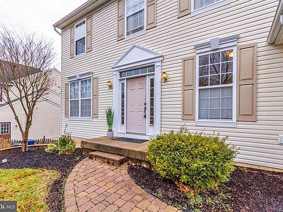 3rd image of 729 Meadowbrook Dr