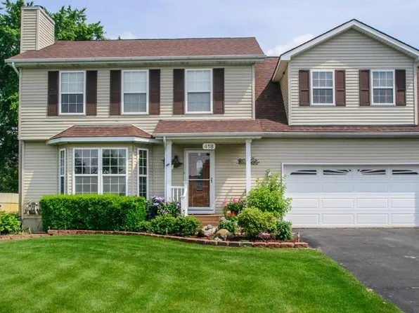 418 N Point Dr, Whitmore Lake, MI 48189