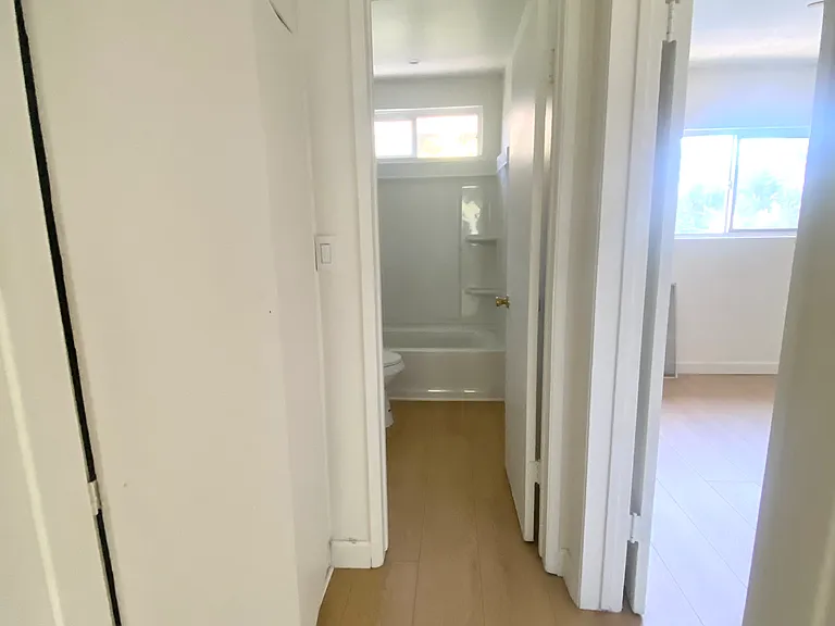 1905 S Oxford Ave #12 — Photo 6
