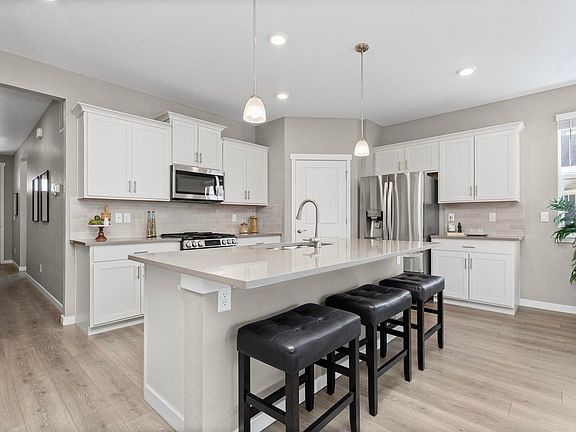 3rd image of 1577 Sun River Rd